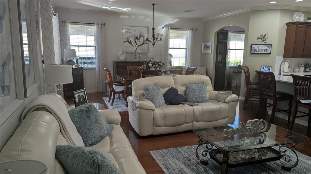 For Sale: $319,000 (2 beds, 2 baths, 1749 Square Feet)