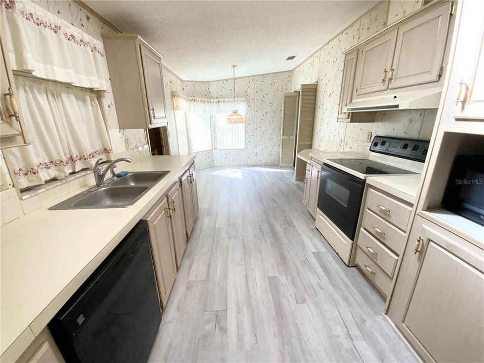 En Venta: $167,800 (3 camas, 2 baños, 1404 Pies cuadrados)