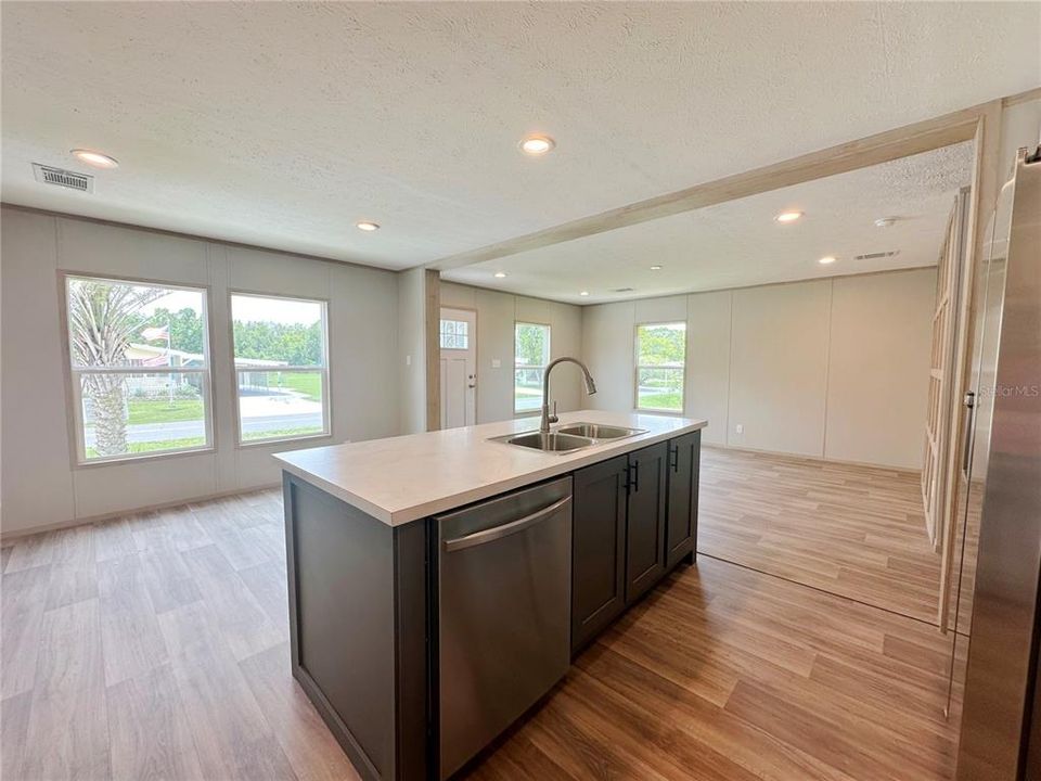 En Venta: $259,900 (3 camas, 2 baños, 1404 Pies cuadrados)