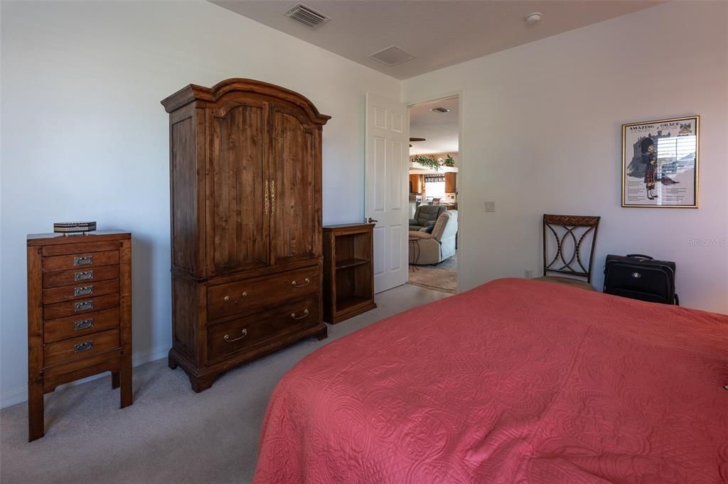 For Sale: $249,900 (2 beds, 2 baths, 1759 Square Feet)