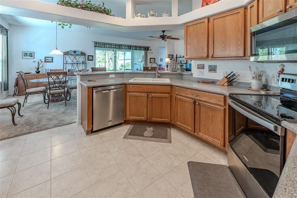 For Sale: $249,900 (2 beds, 2 baths, 1759 Square Feet)