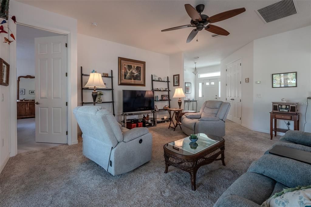 For Sale: $249,900 (2 beds, 2 baths, 1759 Square Feet)