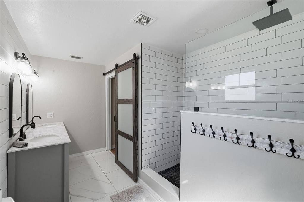 En Venta: $729,000 (3 camas, 2 baños, 1600 Pies cuadrados)