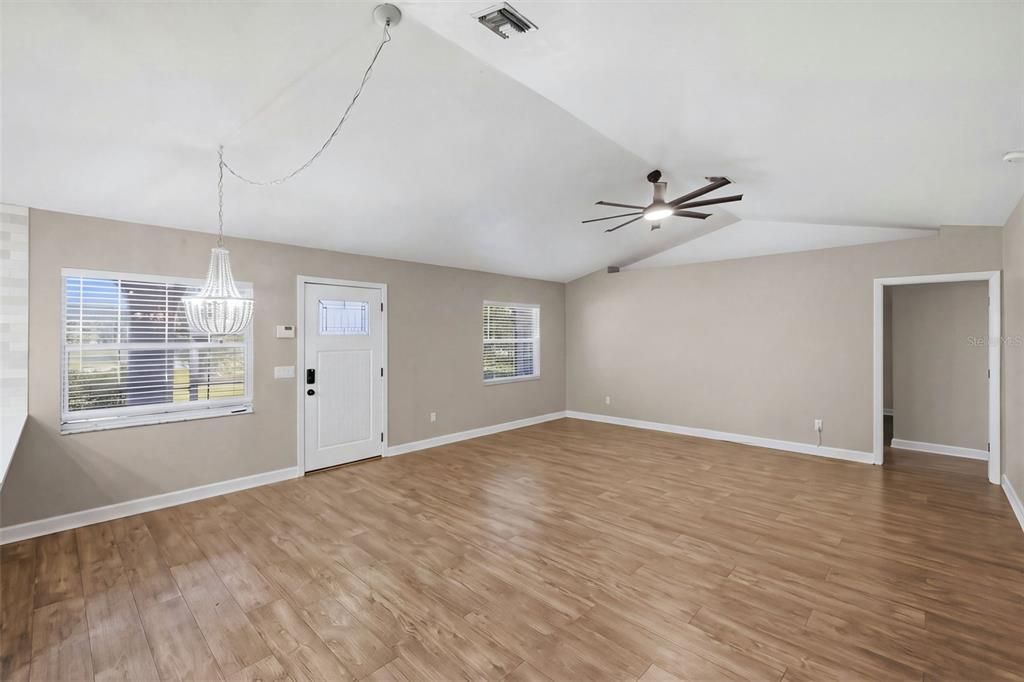 En Venta: $729,000 (3 camas, 2 baños, 1600 Pies cuadrados)