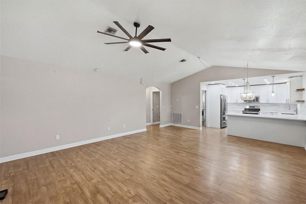 En Venta: $729,000 (3 camas, 2 baños, 1600 Pies cuadrados)