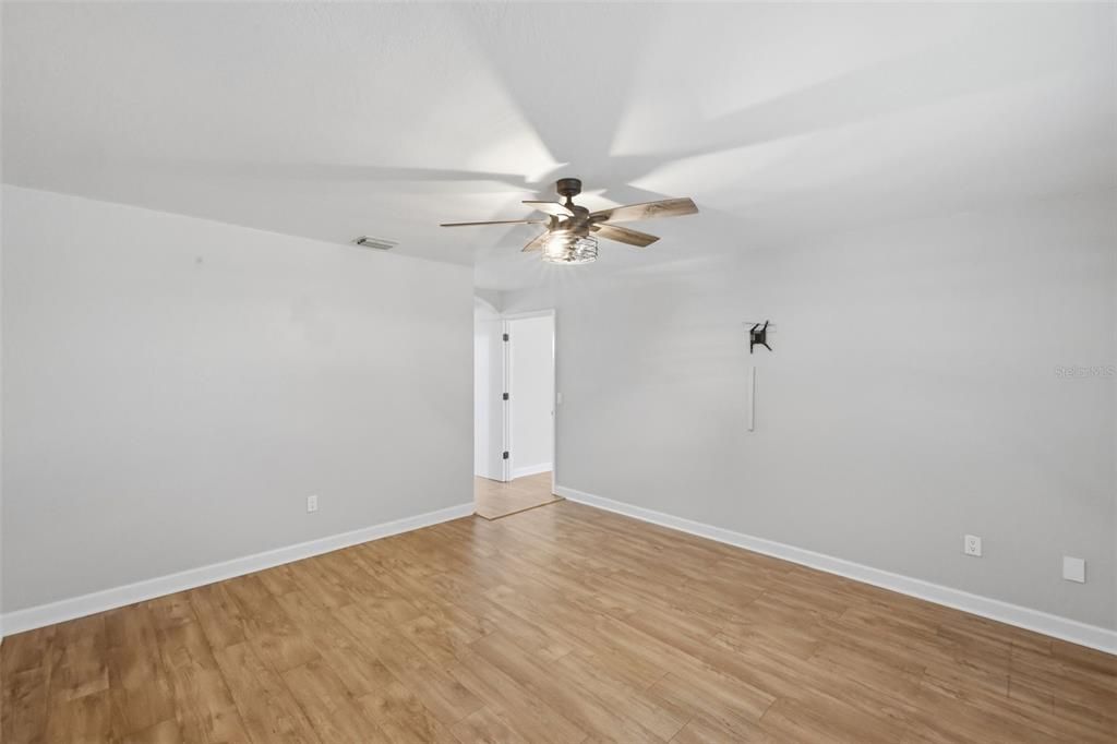 En Venta: $729,000 (3 camas, 2 baños, 1600 Pies cuadrados)