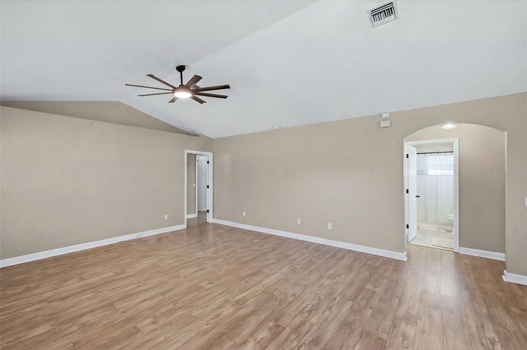 En Venta: $729,000 (3 camas, 2 baños, 1600 Pies cuadrados)