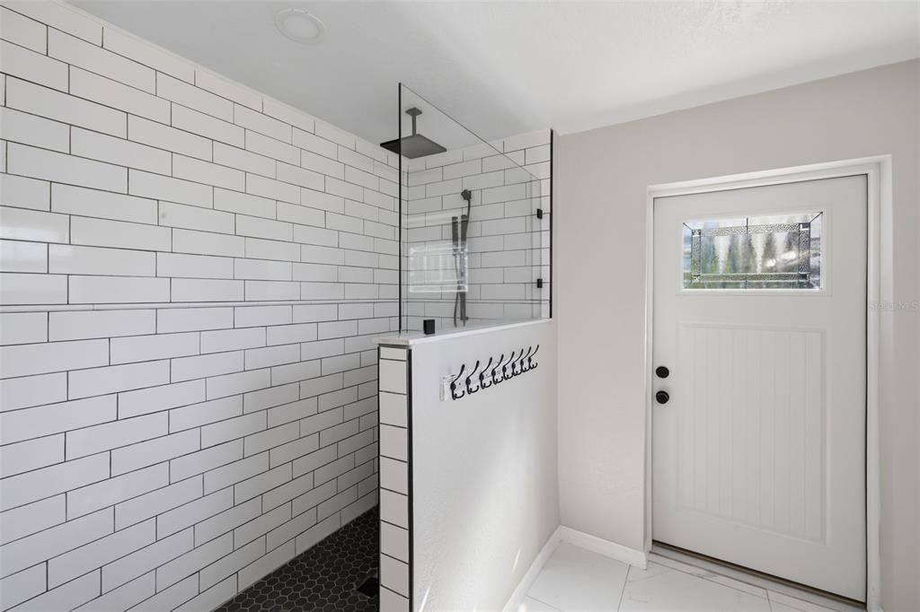 En Venta: $729,000 (3 camas, 2 baños, 1600 Pies cuadrados)