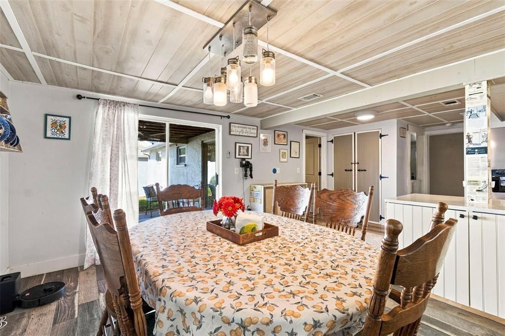 На продажу: $279,000 (3 спален, 2 ванн, 1367 Квадратных фут)