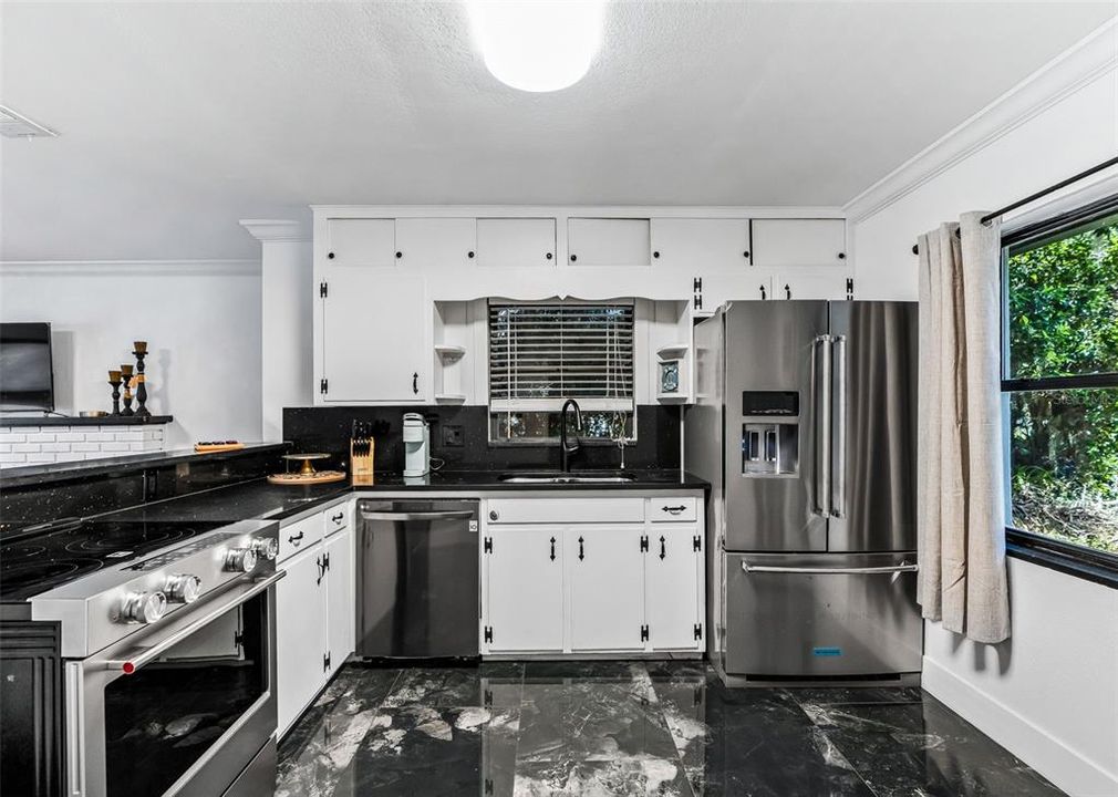 На продажу: $999,999 (3 спален, 2 ванн, 1463 Квадратных фут)