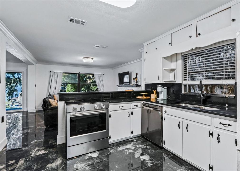На продажу: $999,999 (3 спален, 2 ванн, 1463 Квадратных фут)