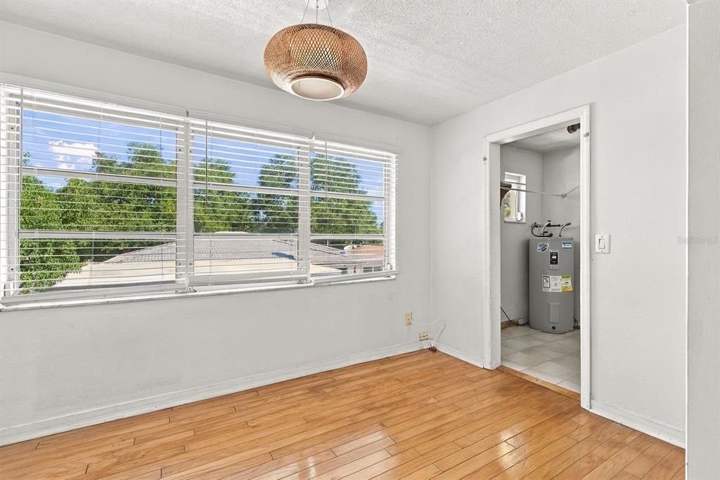 For Sale: $165,000 (1 beds, 1 baths, 850 Square Feet)