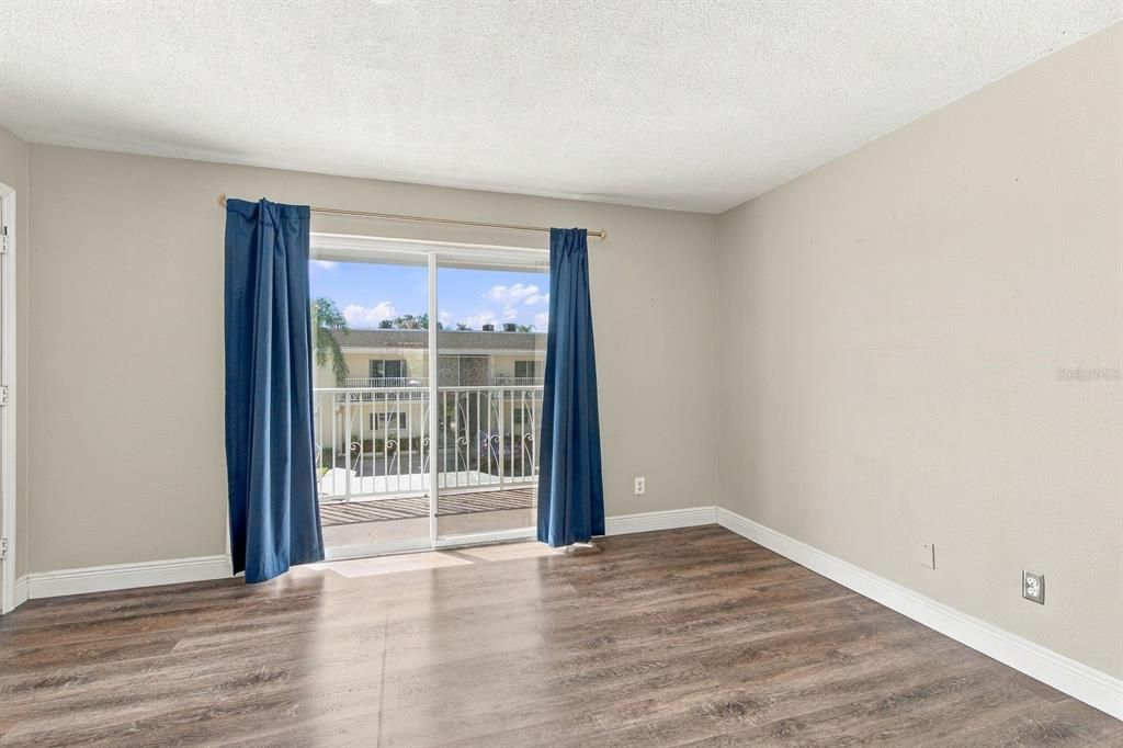 For Sale: $165,000 (1 beds, 1 baths, 850 Square Feet)