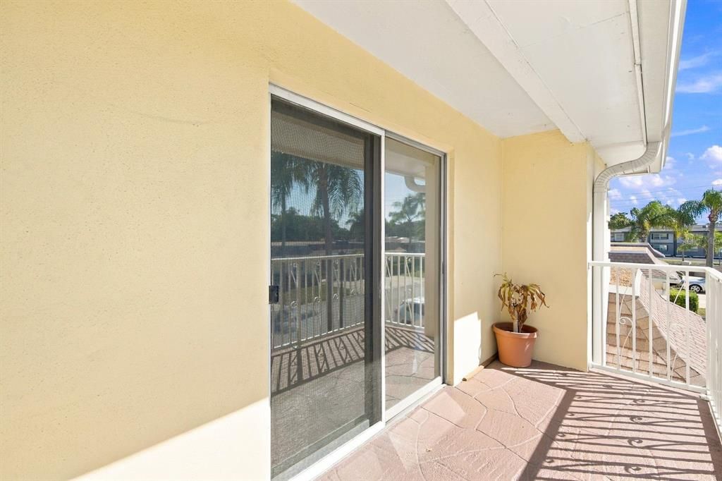 For Sale: $165,000 (1 beds, 1 baths, 850 Square Feet)