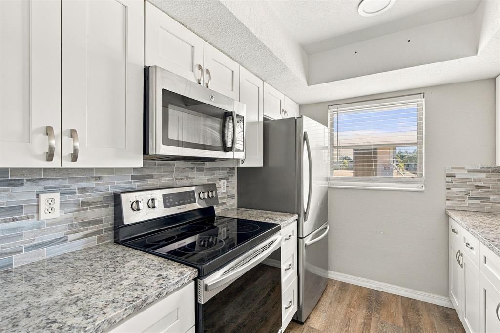 For Sale: $165,000 (1 beds, 1 baths, 850 Square Feet)