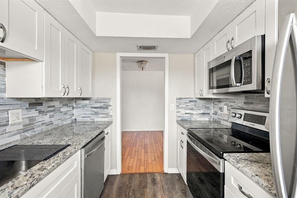 For Sale: $165,000 (1 beds, 1 baths, 850 Square Feet)