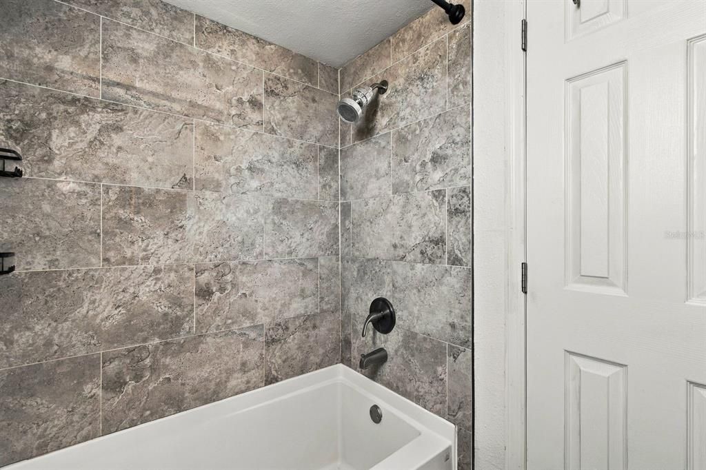 For Sale: $165,000 (1 beds, 1 baths, 850 Square Feet)