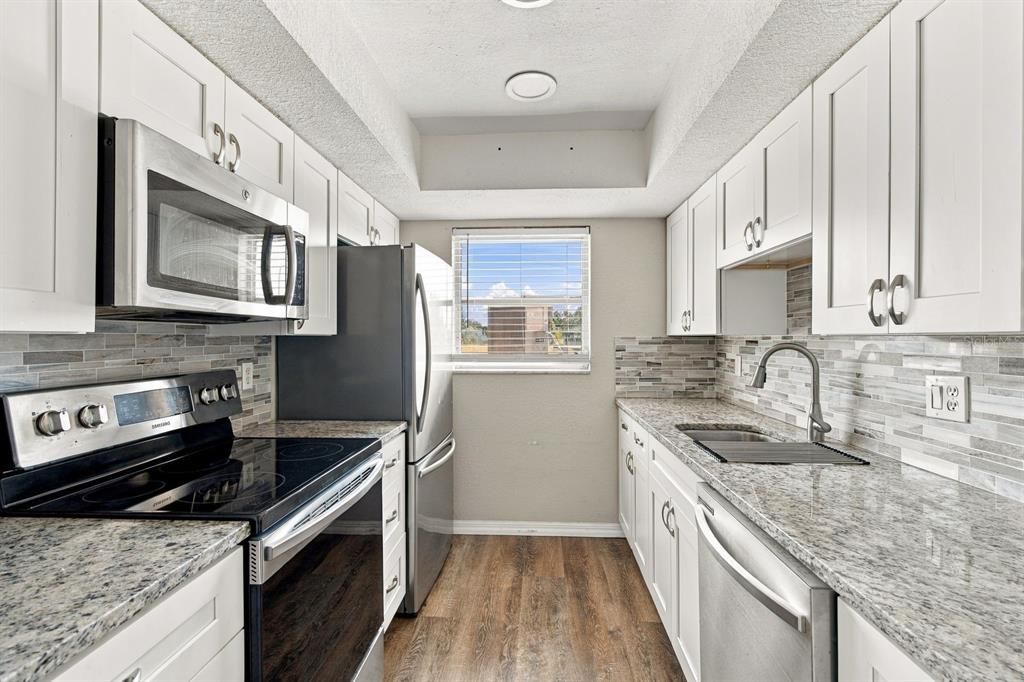 For Sale: $165,000 (1 beds, 1 baths, 850 Square Feet)