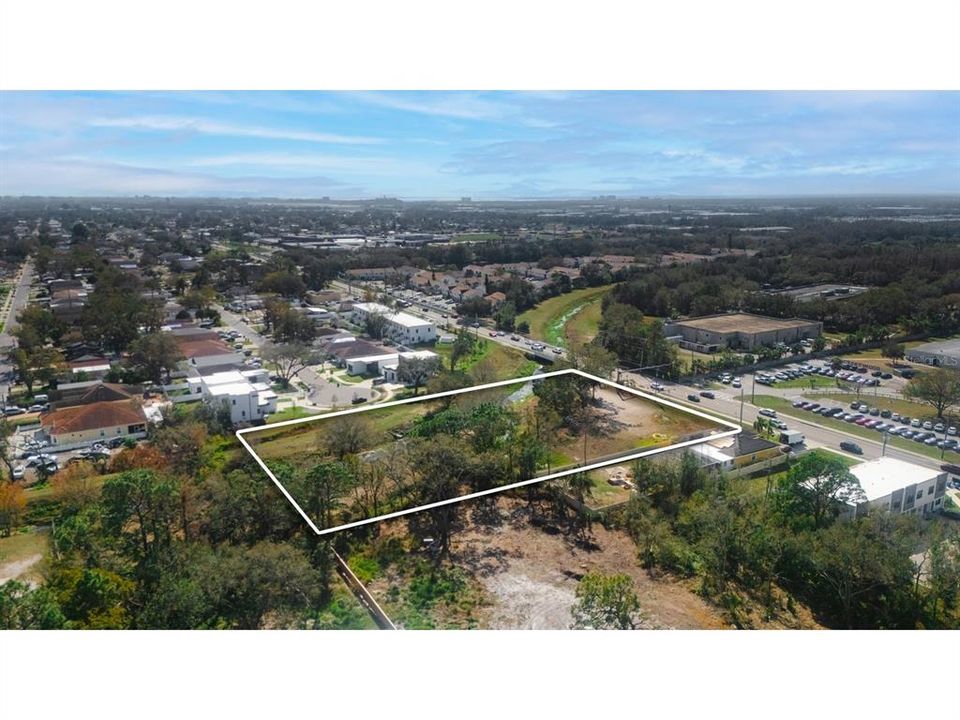 На продажу: $350,000 (0.38 acres)