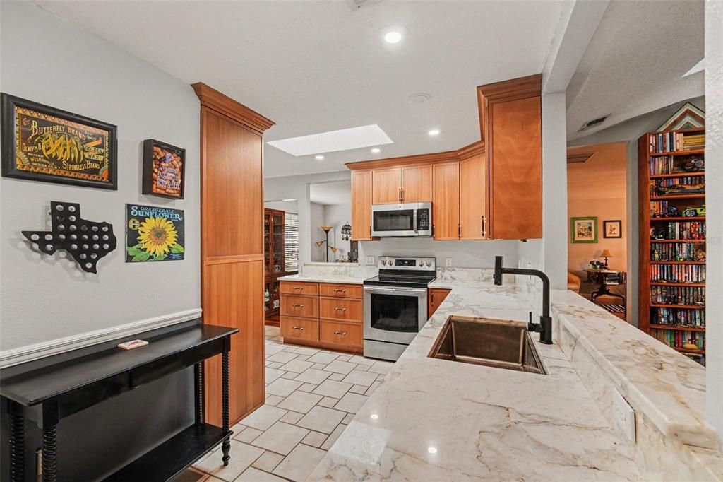 На продажу: $575,000 (4 спален, 2 ванн, 1999 Квадратных фут)
