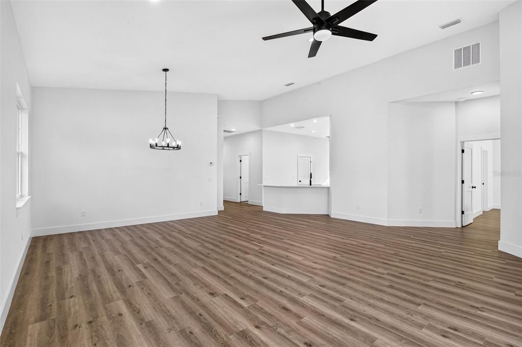 На продажу: $499,900 (4 спален, 3 ванн, 2112 Квадратных фут)