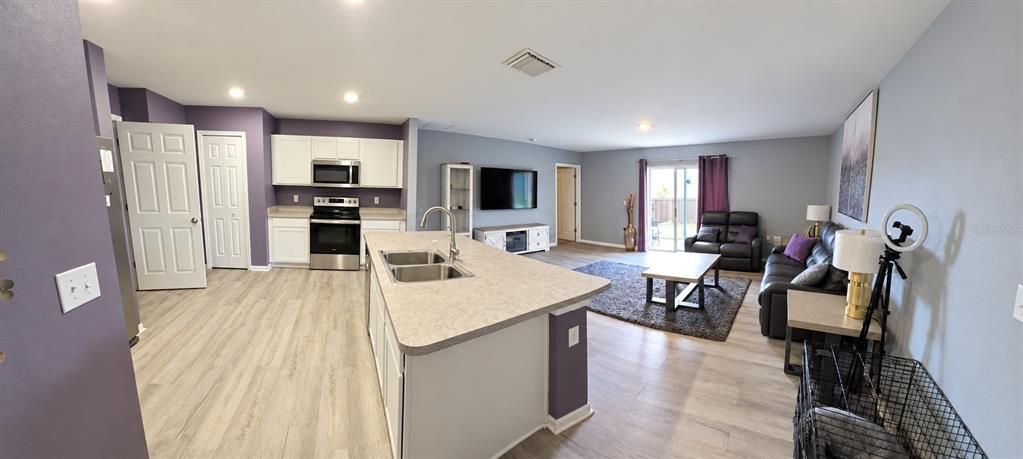 For Sale: $291,000 (4 beds, 2 baths, 1814 Square Feet)
