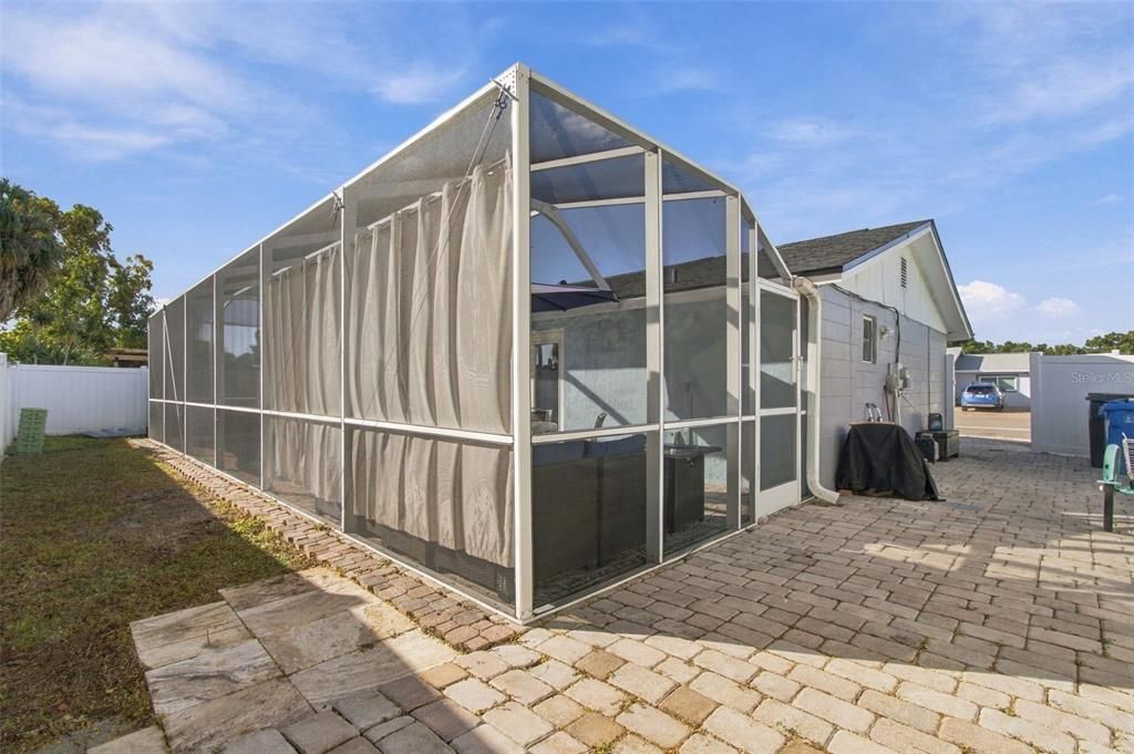 На продажу: $400,000 (4 спален, 2 ванн, 1236 Квадратных фут)