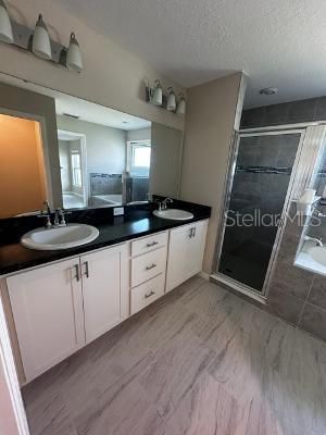 На продажу: $299,000 (4 спален, 2 ванн, 1698 Квадратных фут)
