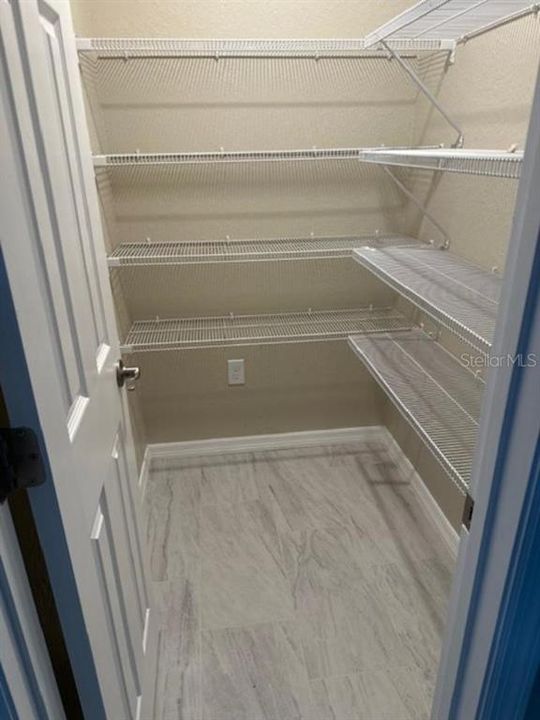 На продажу: $299,000 (4 спален, 2 ванн, 1698 Квадратных фут)