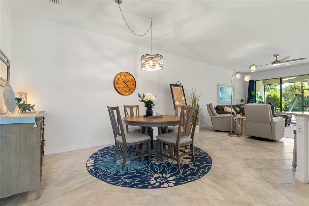 На продажу: $299,000 (2 спален, 2 ванн, 1564 Квадратных фут)
