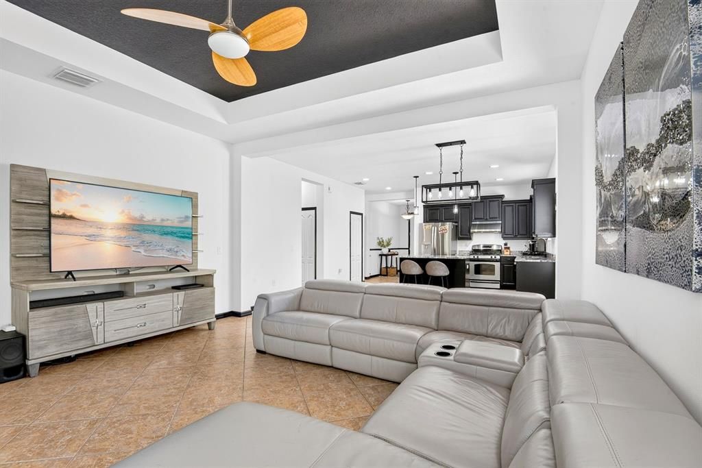 En Venta: $424,900 (3 camas, 2 baños, 1766 Pies cuadrados)