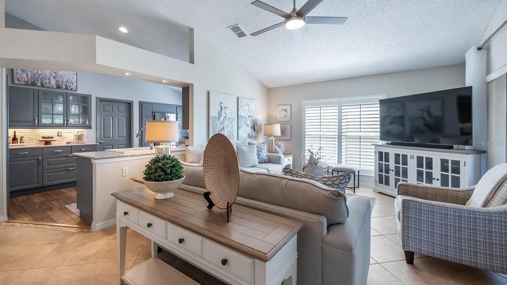 For Sale: $369,000 (3 beds, 2 baths, 1466 Square Feet)