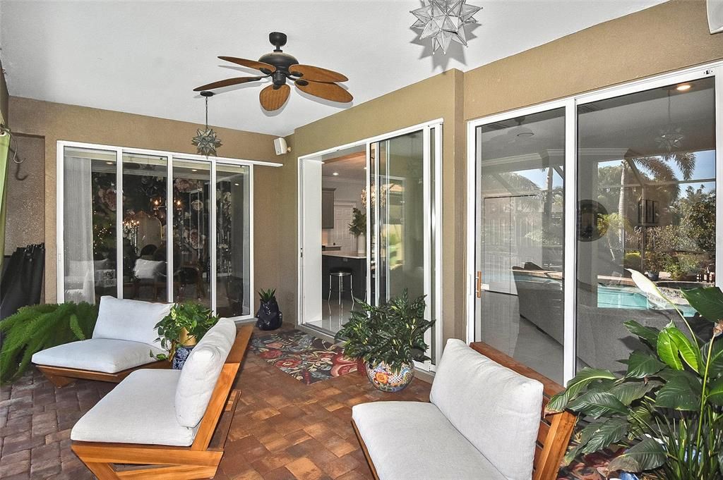En Venta: $729,900 (3 camas, 2 baños, 2380 Pies cuadrados)