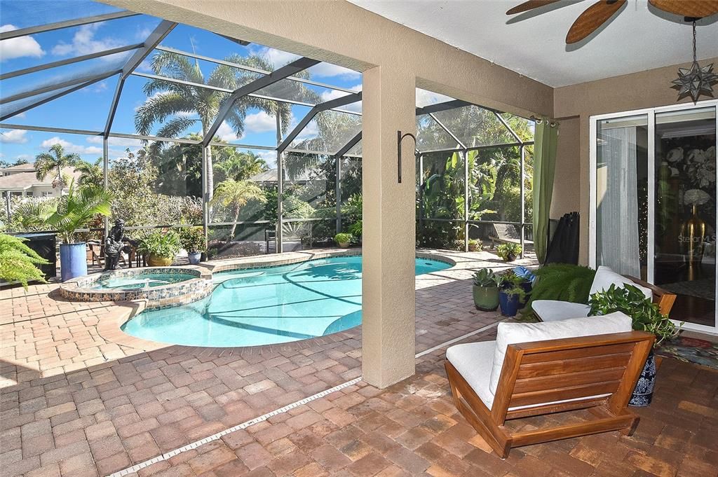 En Venta: $729,900 (3 camas, 2 baños, 2380 Pies cuadrados)