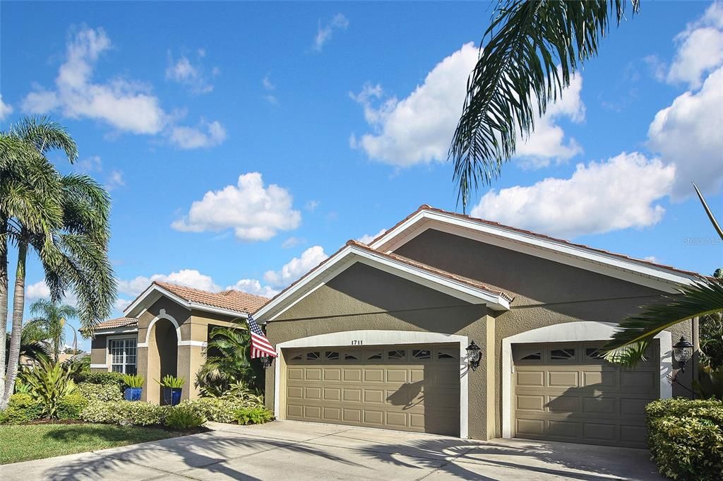 En Venta: $729,900 (3 camas, 2 baños, 2380 Pies cuadrados)