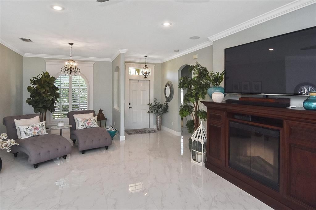 En Venta: $729,900 (3 camas, 2 baños, 2380 Pies cuadrados)