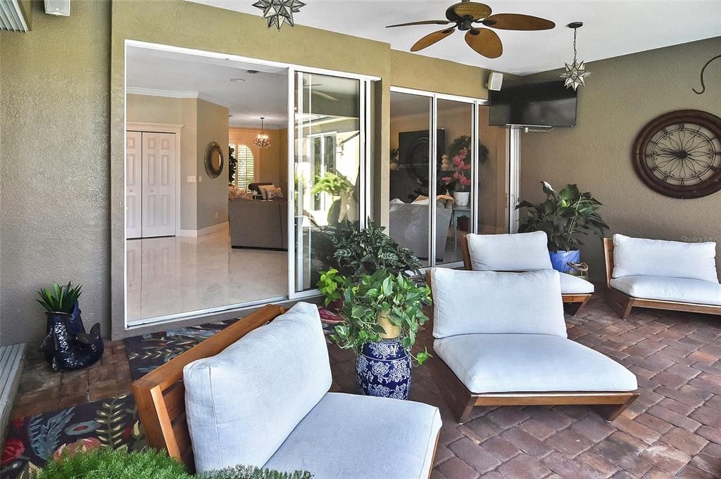 En Venta: $729,900 (3 camas, 2 baños, 2380 Pies cuadrados)