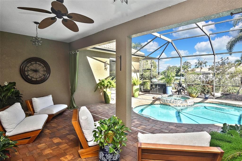 En Venta: $729,900 (3 camas, 2 baños, 2380 Pies cuadrados)