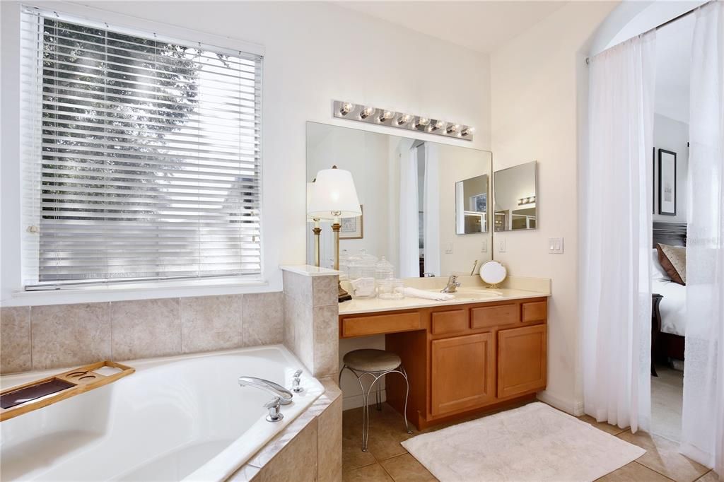 En Venta: $625,000 (4 camas, 3 baños, 2427 Pies cuadrados)