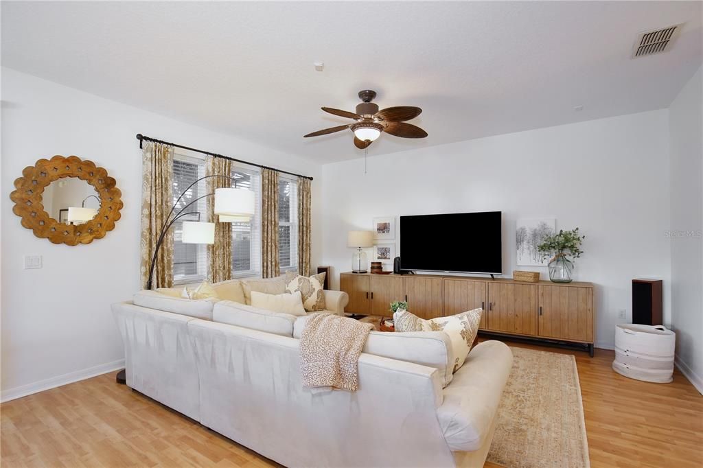 En Venta: $625,000 (4 camas, 3 baños, 2427 Pies cuadrados)