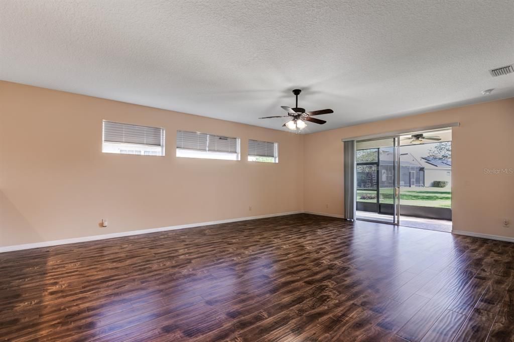 На продажу: $275,000 (3 спален, 2 ванн, 1696 Квадратных фут)