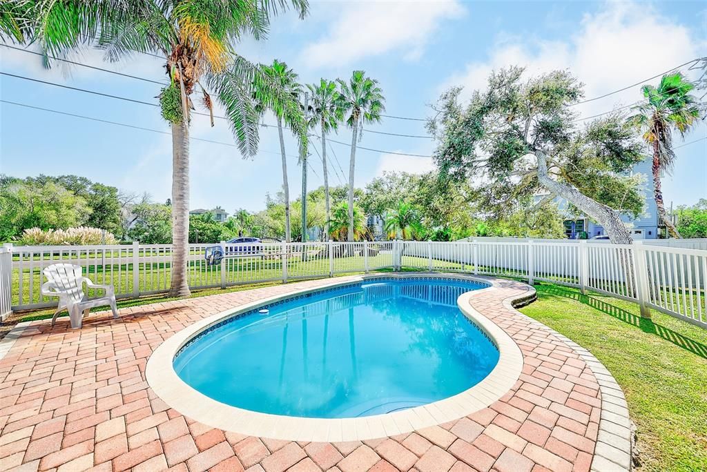 For Sale: $745,000 (3 beds, 2 baths, 1632 Square Feet)