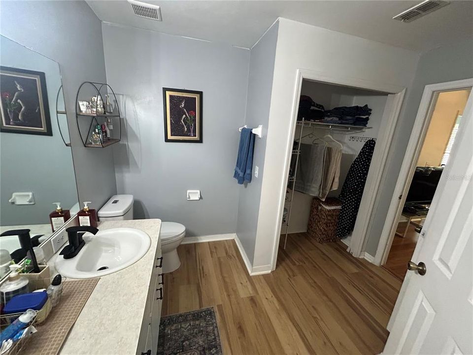 На продажу: $314,999 (3 спален, 2 ванн, 1352 Квадратных фут)