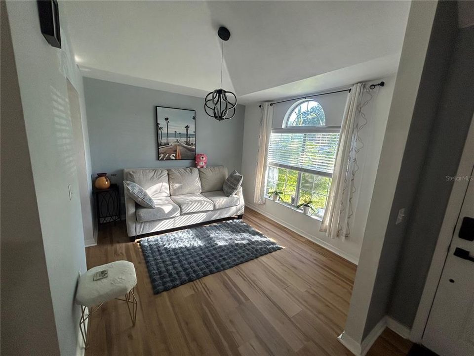 На продажу: $314,999 (3 спален, 2 ванн, 1352 Квадратных фут)