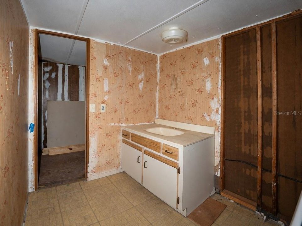 На продажу: $25,000 (3 спален, 2 ванн, 924 Квадратных фут)