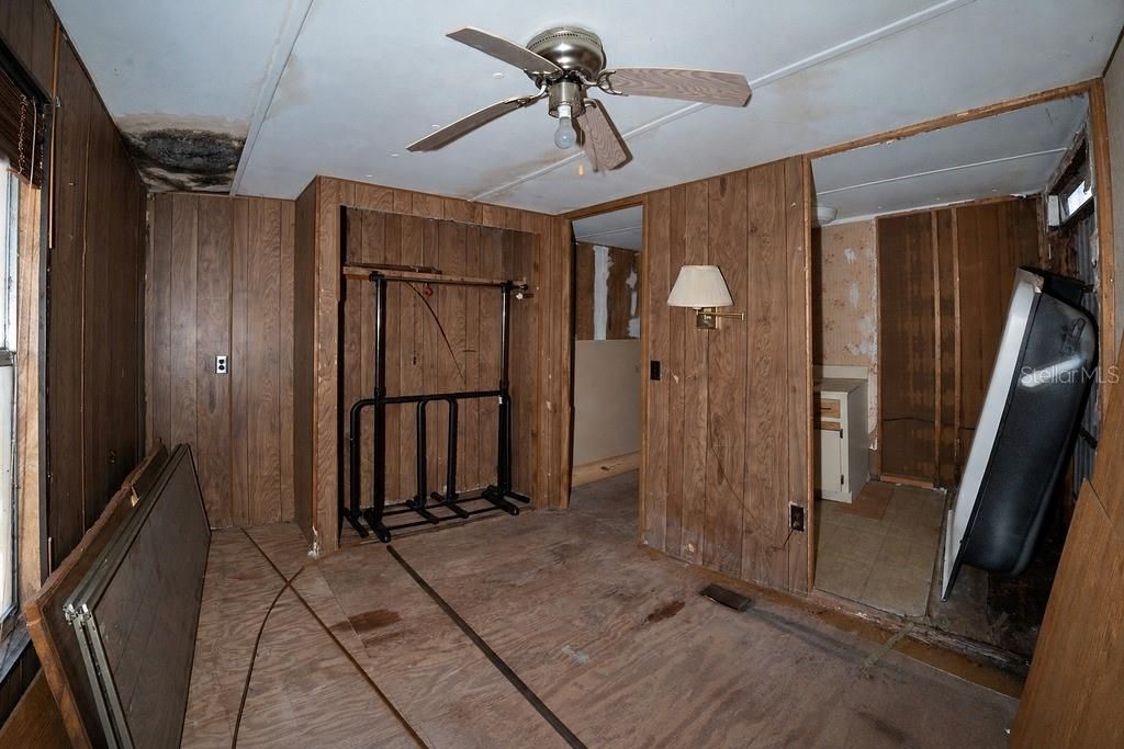 На продажу: $25,000 (3 спален, 2 ванн, 924 Квадратных фут)