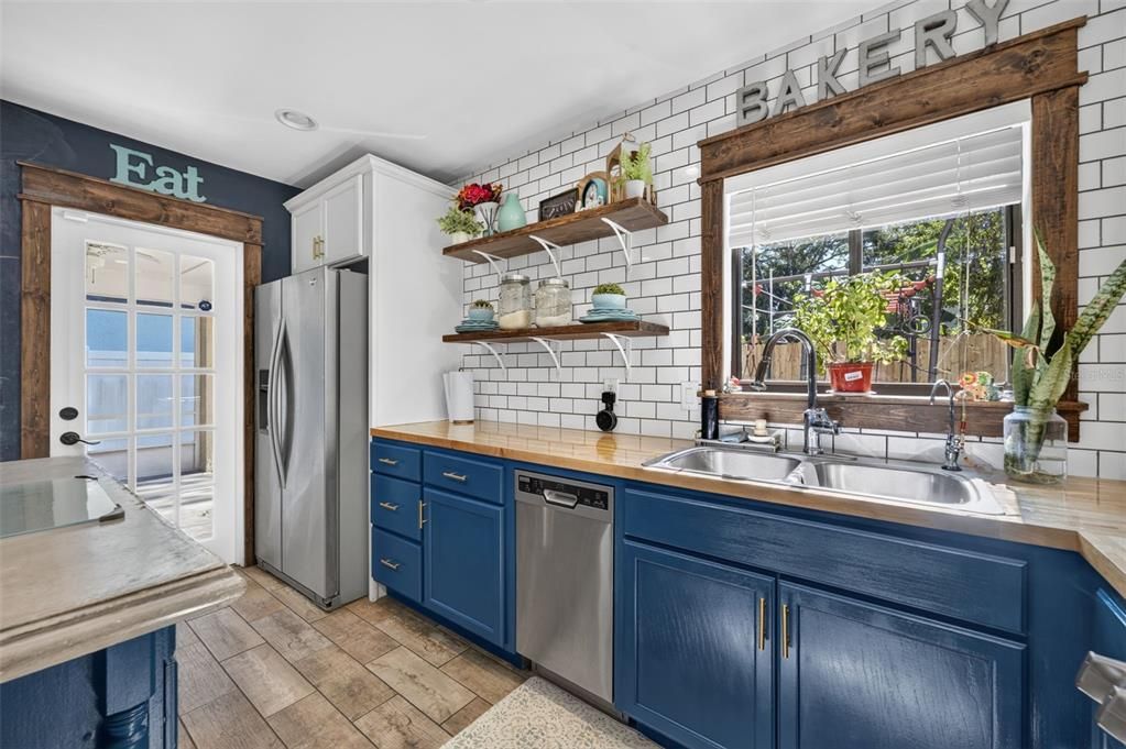 На продажу: $375,000 (3 спален, 2 ванн, 1634 Квадратных фут)