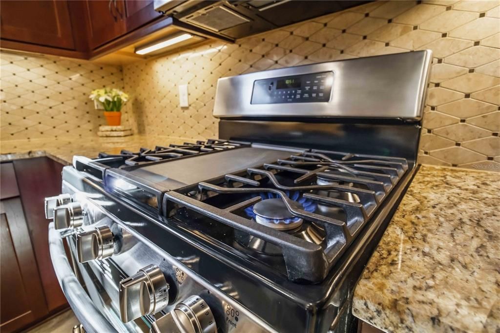En Venta: $579,000 (3 camas, 2 baños, 1945 Pies cuadrados)