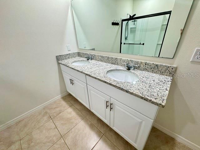 На продажу: $307,900 (3 спален, 2 ванн, 1685 Квадратных фут)
