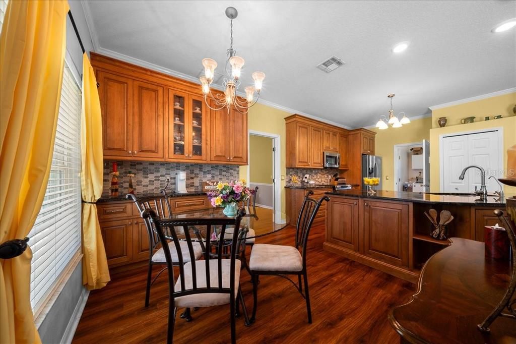 For Sale: $360,000 (3 beds, 2 baths, 1594 Square Feet)
